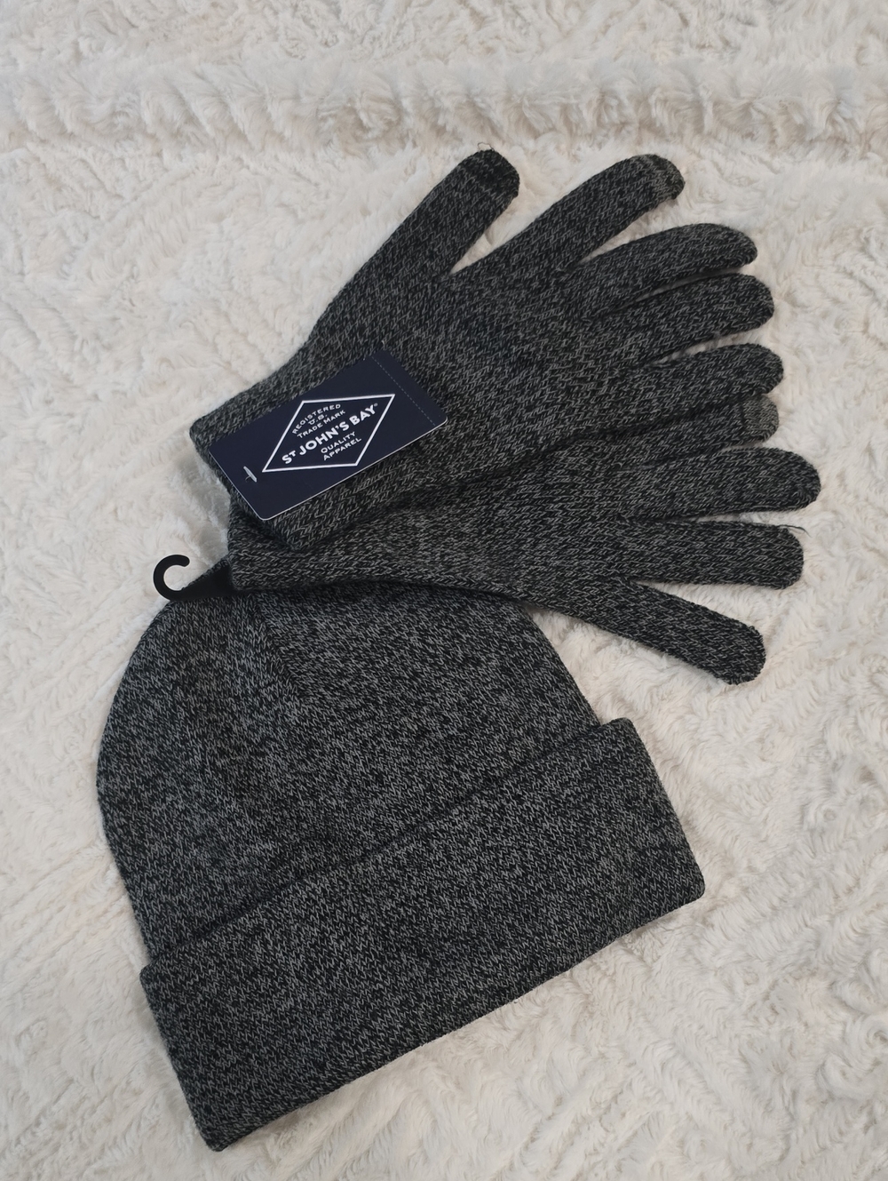 ST. JOHNS BAY BRAND MEN'S GRAY WINTER STOCKING CAP AND MATCHING GLOVES